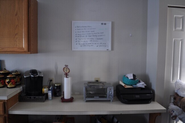 Building Photo - 204 Cherry St