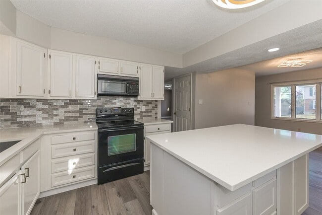 Building Photo - 2285 Hill House Rd