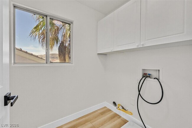 Building Photo - 9316 Perennial Ave
