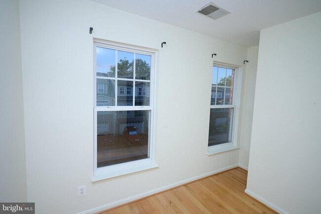 Building Photo - 43259 Sunderleigh Square