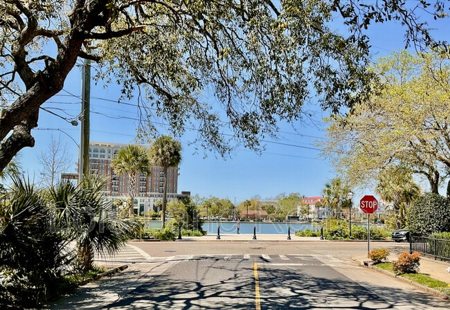 Building Photo - 190 Queen St