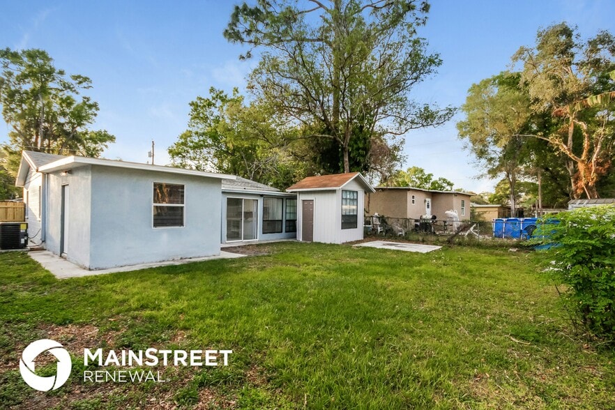 Building Photo - 6813 N Clearview Ave