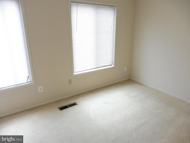 Building Photo - 9633 Brassie Way