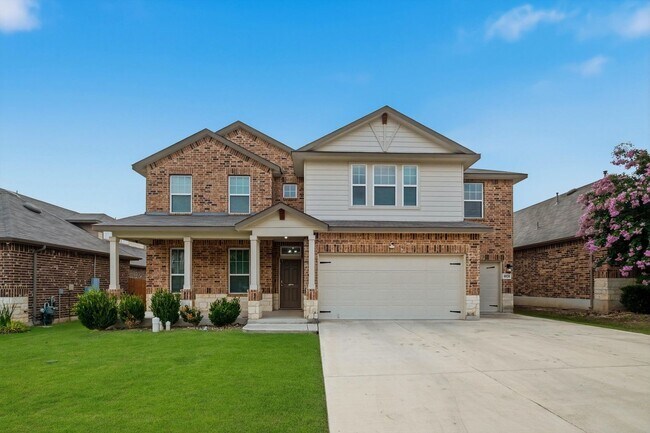 Building Photo - Spacious 6 Bedroom with Media Room!