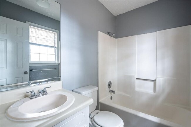 Building Photo - 582 Downing St