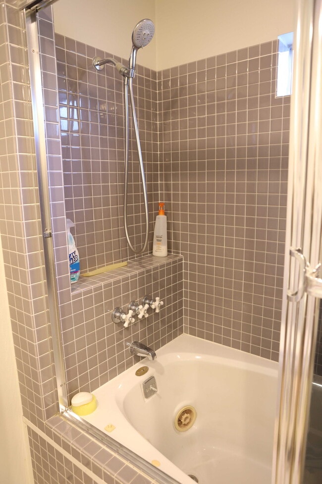 Building Photo - 185 S Myrtle Ave