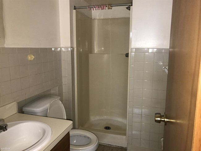 Building Photo - Studio, 1 bath  - 19162 Beech Daly Rd Apt 5
