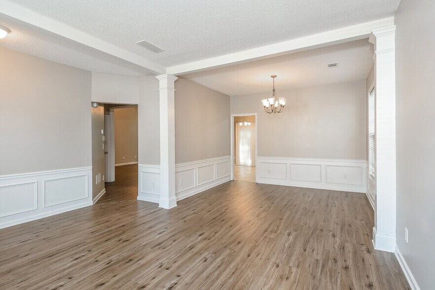 Building Photo - 3740 Ridgefair Dr