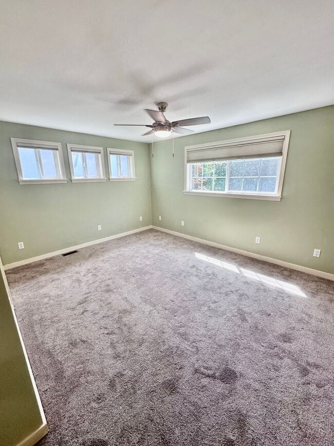 Building Photo - Charming 3bed/2bath House!