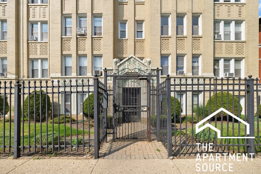 Building Photo - 2606 N Kimball Ave