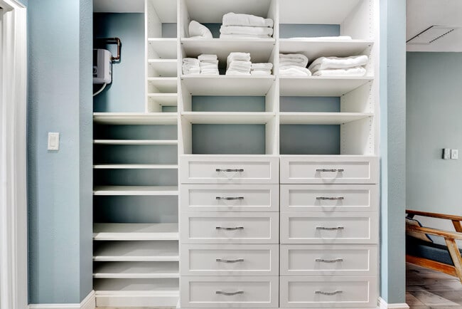 Building Photo - 2291 SE 15th St