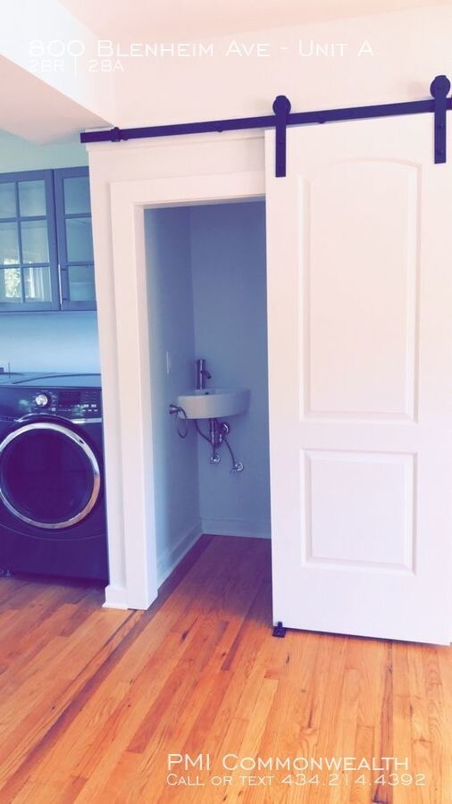 Building Photo - 2 Bed / 1.5 Bath Recently Remodeled