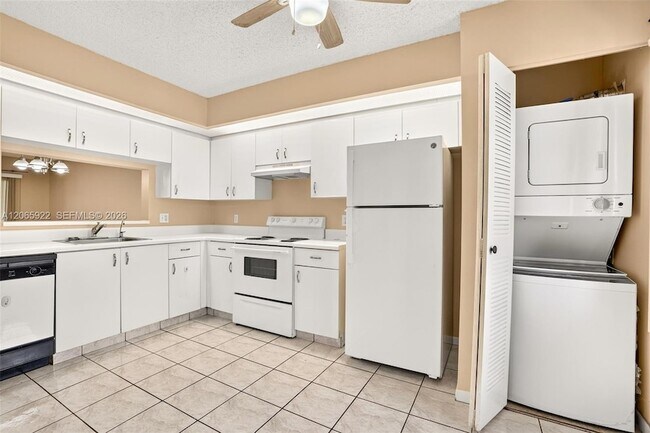 Building Photo - 12755 SW 16th Ct