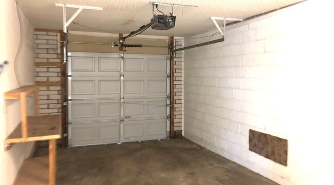 Building Photo - Canyon Shadows Great 2+2!