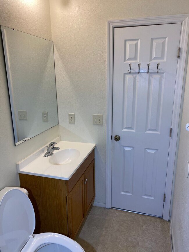 Building Photo - 3/2/2 Deltona available January 5, 2026