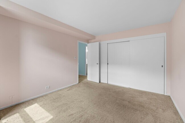 Building Photo - 3950 N Lake Shore Dr