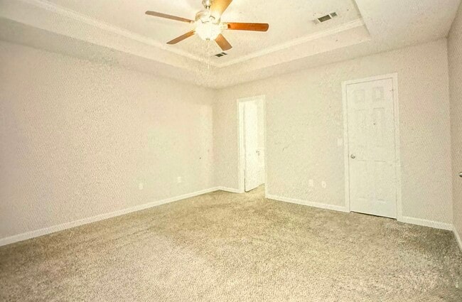 Building Photo - 260 Chestnut Dr