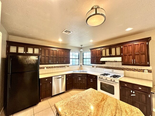 Building Photo - 3 Bed 2 Bath Home in Windsor Estates