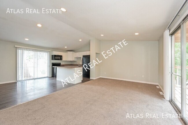 Building Photo - 3 Bedroom 2 Bath with laundry and finished...