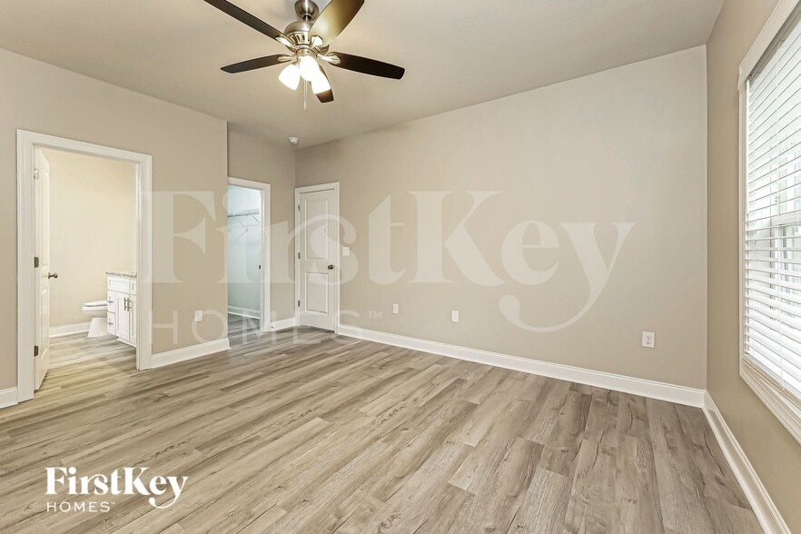 Building Photo - 2121 Ledford Rd