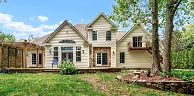 Building Photo - 244 Watch Hill Rd