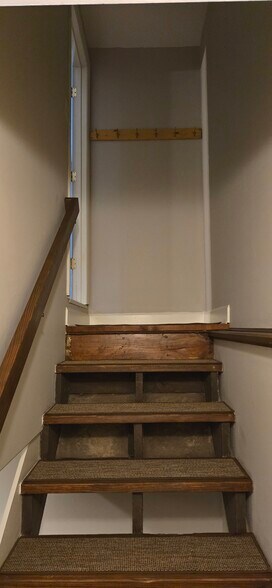 Building Photo - 2025A Stoneycreek Dr