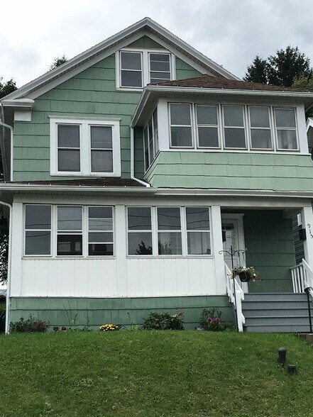 Building Photo - 915 2nd St