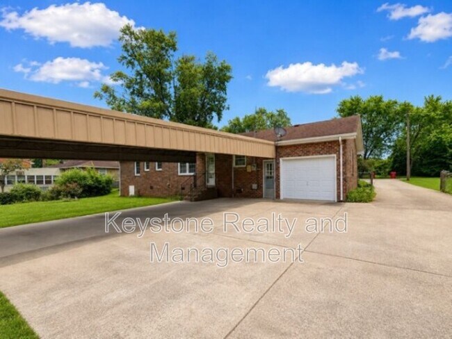Building Photo - 2111 Fleming Rd
