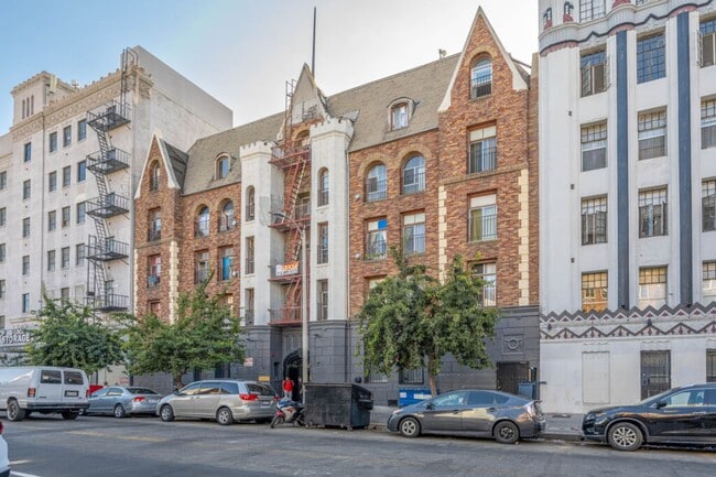 Building Photo - 751 Normandie Ave