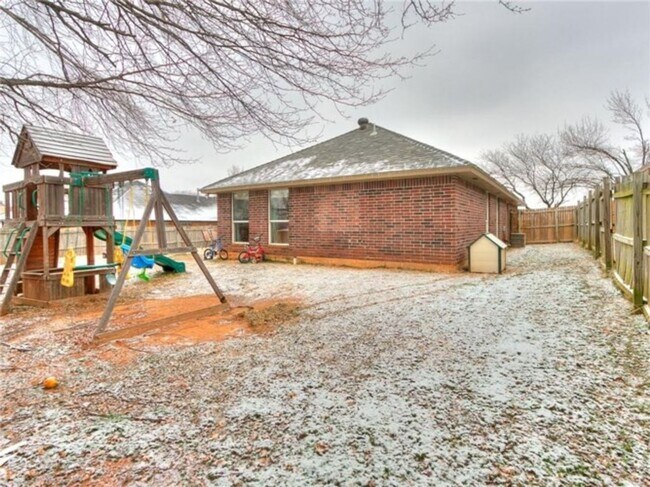 Building Photo - Gorgeous Home Located In Choctaw!!!