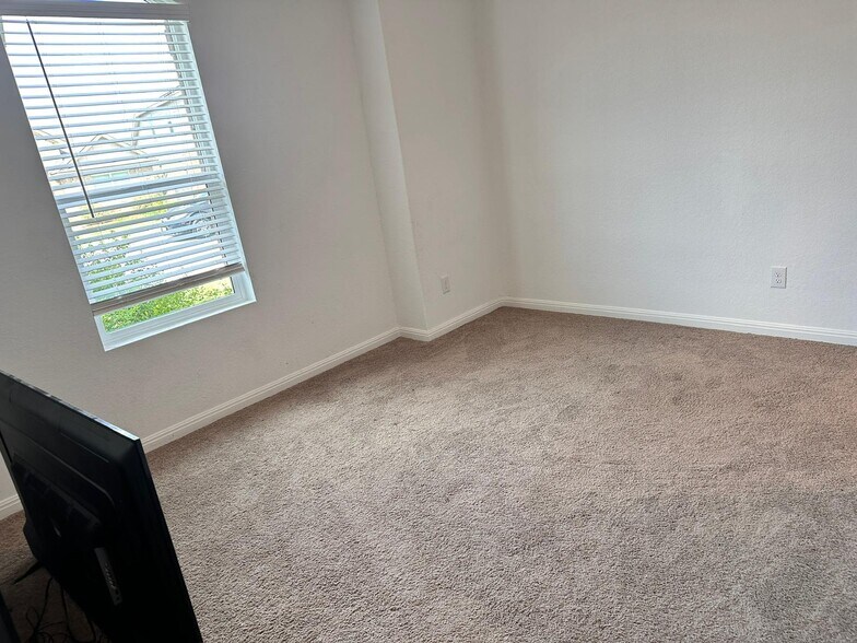 Building Photo - 15126 Nettleton Ml