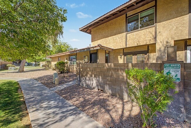Building Photo - Remodeled 3BR End Unit Townhome in South Tempe | Private Yard + Covered Parking