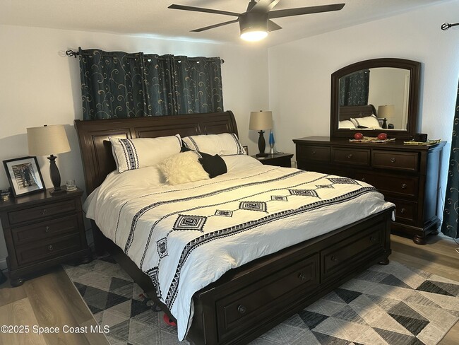 Building Photo - 574 Dianne Dr