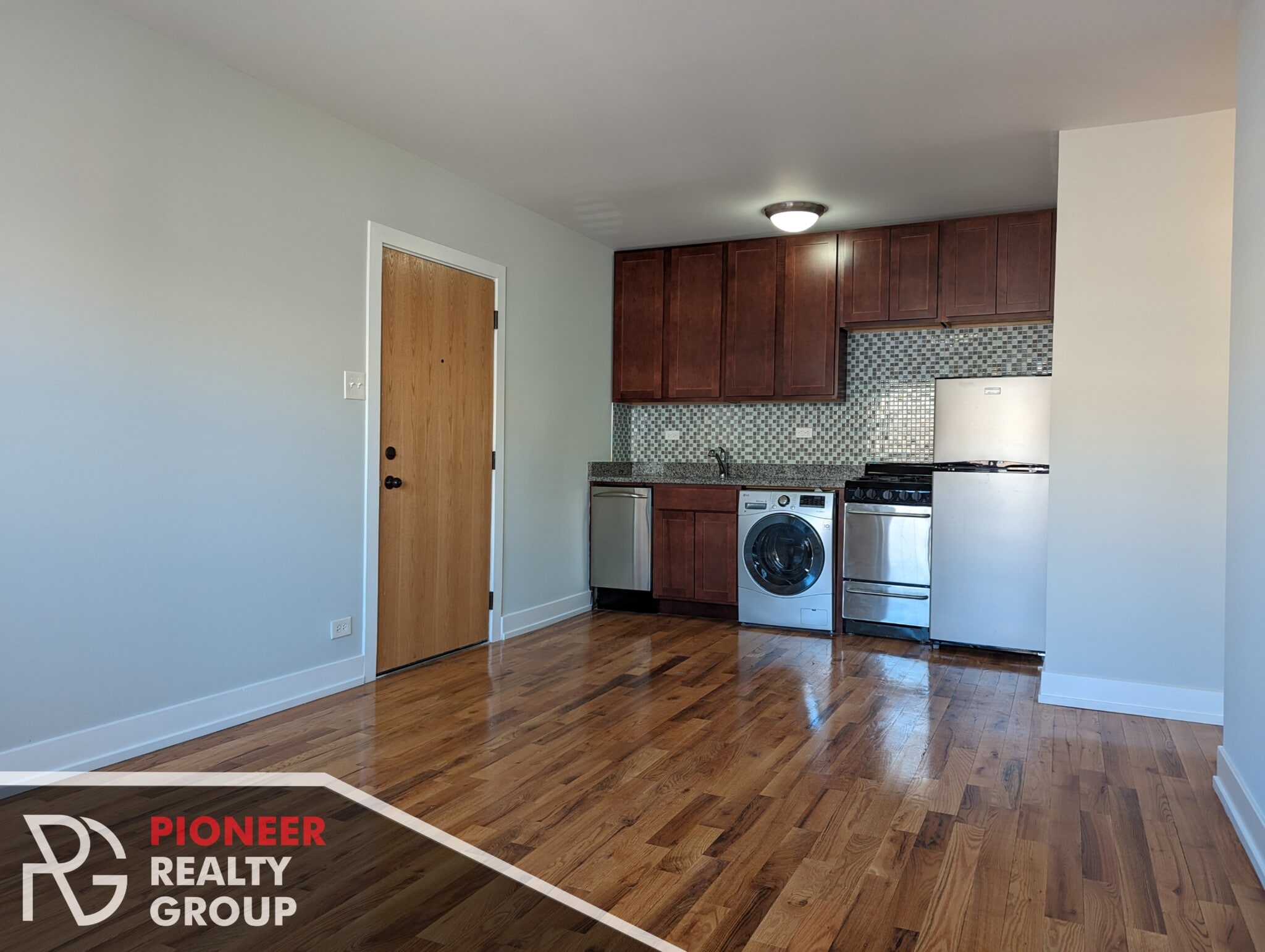 Building Photo - 560 W Arlington Pl