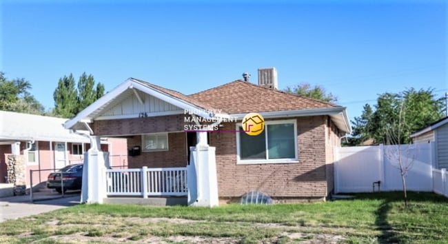 Building Photo - 2 Bedroom Salt Lake Duplex - All Utilities Included!