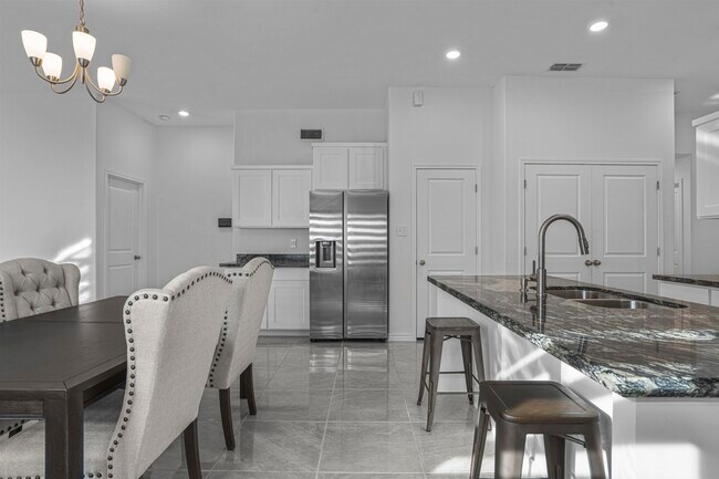 Building Photo - 5428 Encanto Dr