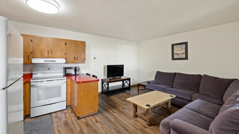 Building Photo - 1022 9th St W