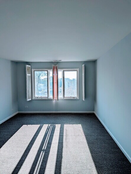 Master bedroom - 5935 Lincoln Ave
