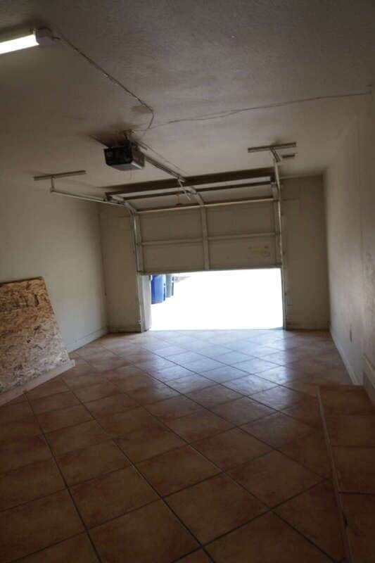 Building Photo - 8021 Glen Eva Way