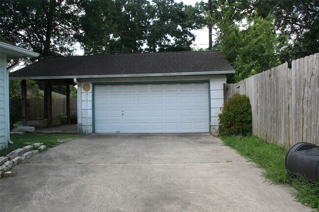 Building Photo - 7518 El Rancho St