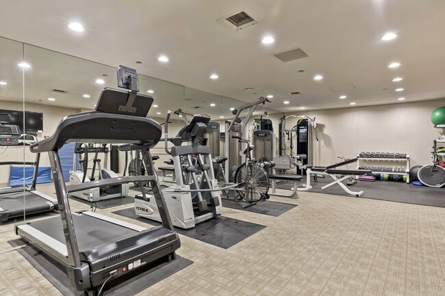 Building Photo - 300 N Swall Dr