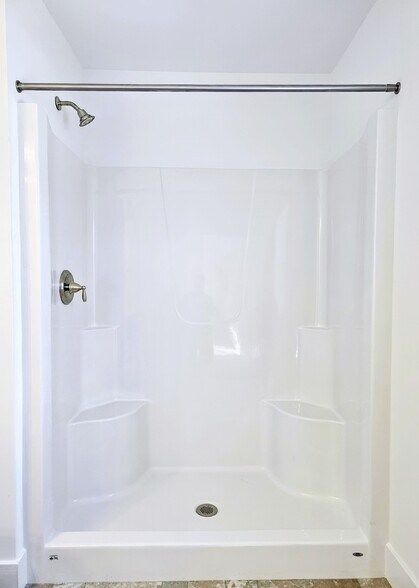 Building Photo - 398 Hensley St