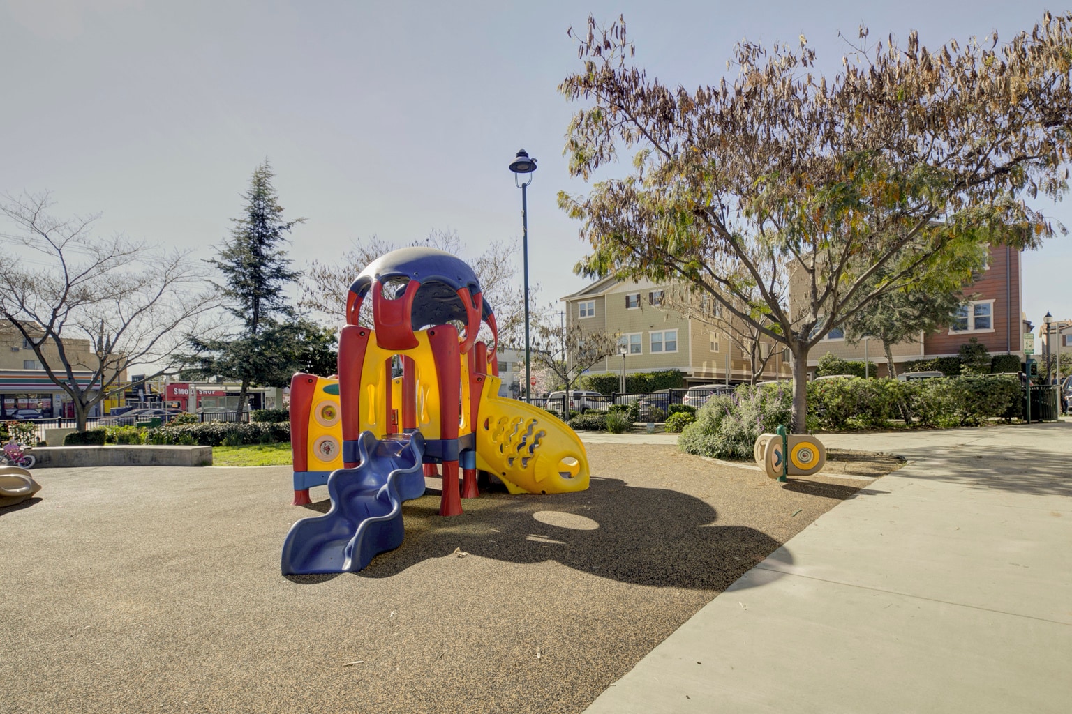 Building Photo - 14121 W Oak Ln