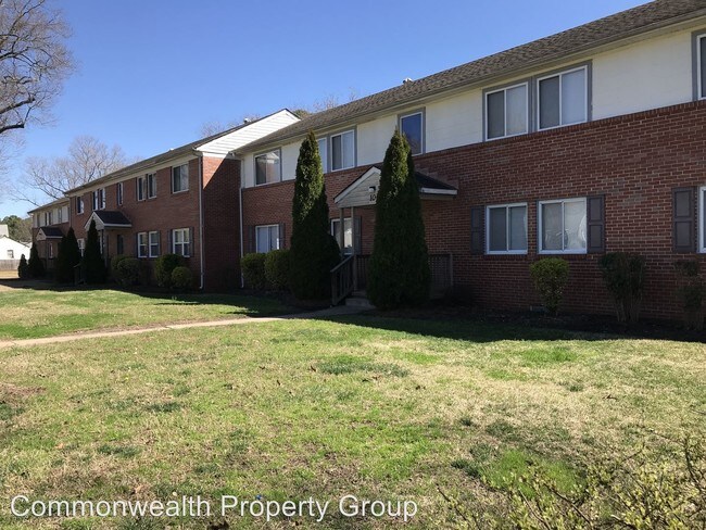 Building Photo - 2 br, 1 bath Apartment - 8 Pollux Circle East