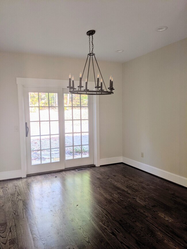 Building Photo - Luxurious Cheshire Village Town-home!