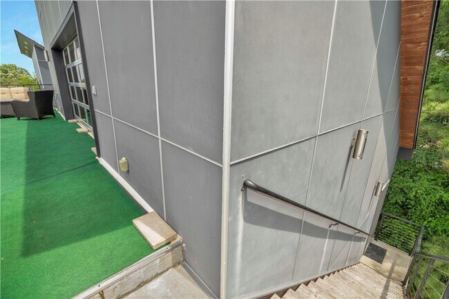 Building Photo - 1572 N Desoto Pl