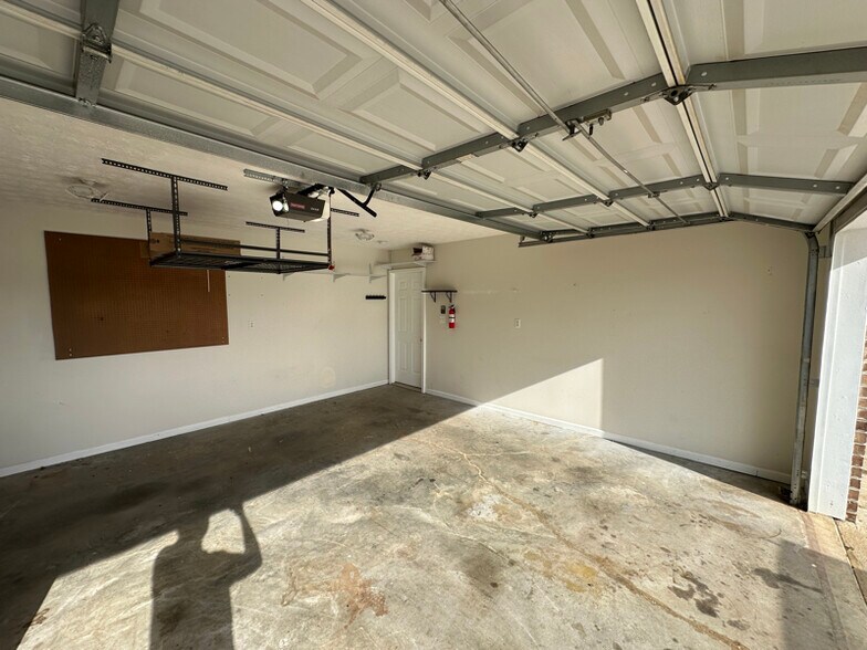 Building Photo - 7643 Cotton Patch Rd