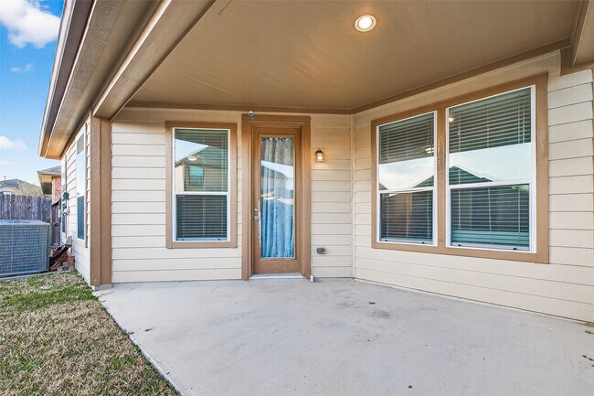 Building Photo - 21015 Blackstone Villa Ln