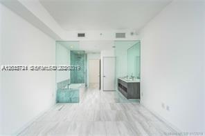 Building Photo - 480 NE 31st St