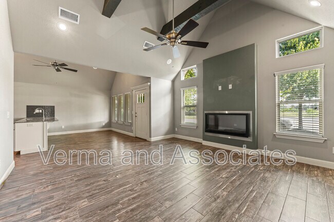 Building Photo - 3205 SW Riverstone Ave